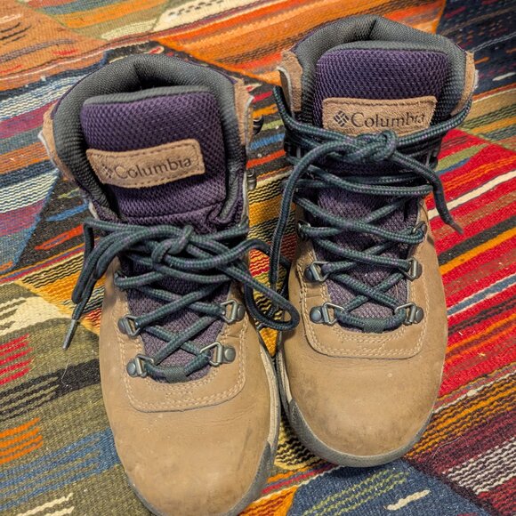 Colombia Newton Ridge hiking boots (women's size 7) - Picture 1 of 5